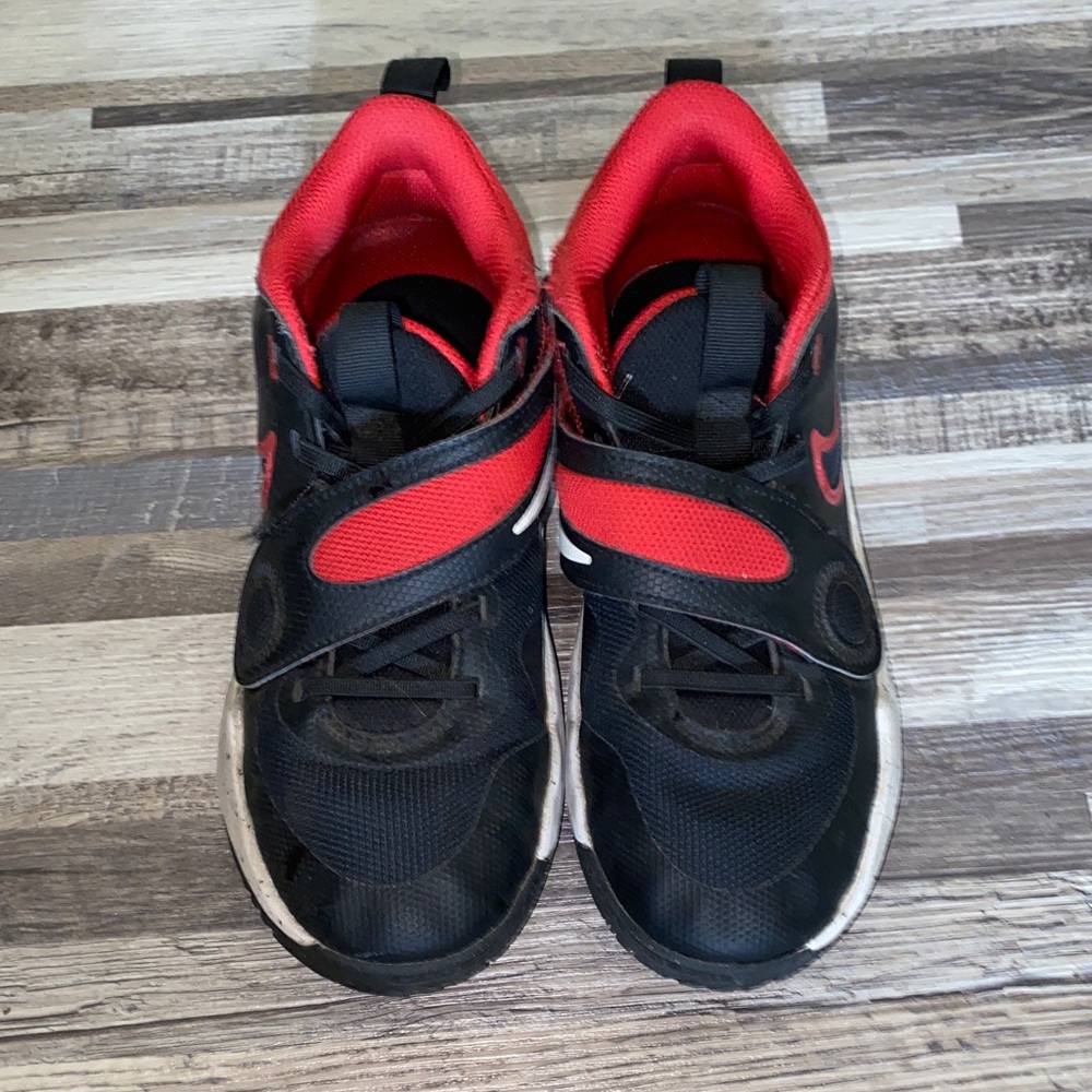 Nike Kids Black and Red Sneakers